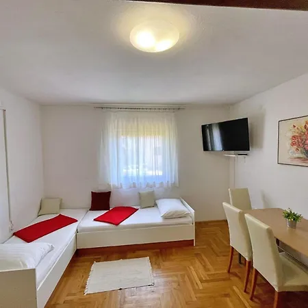 Brebric - 540 Meter Vom Apartment Silo (Krk)